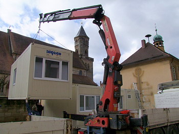 Neunkirchen im Bild Das &Uuml;bergangsrathaus schwebt ein